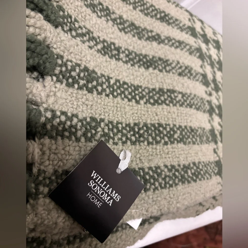 Williams Sonoma Wool Blend Green and Cream Textured Throw 60x50inch